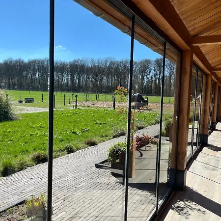 't Heidepaleis Bed & Breakfast Garderen
